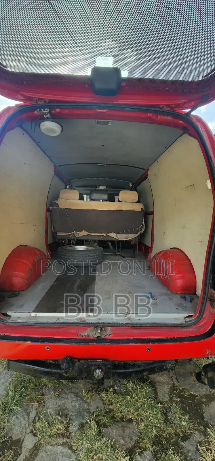 Toyota HiAce 2009 Red