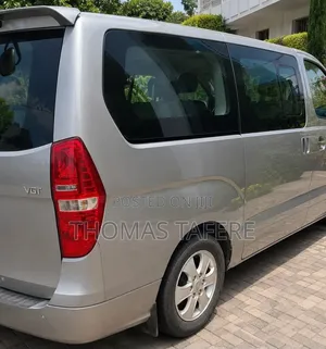 Hyundai Staria 2022 Silver