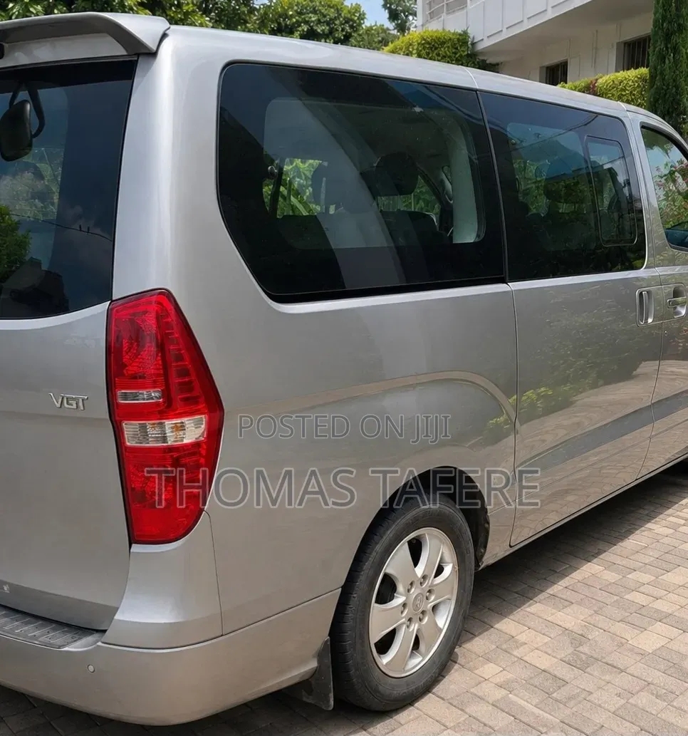 Hyundai Staria 2022 Silver