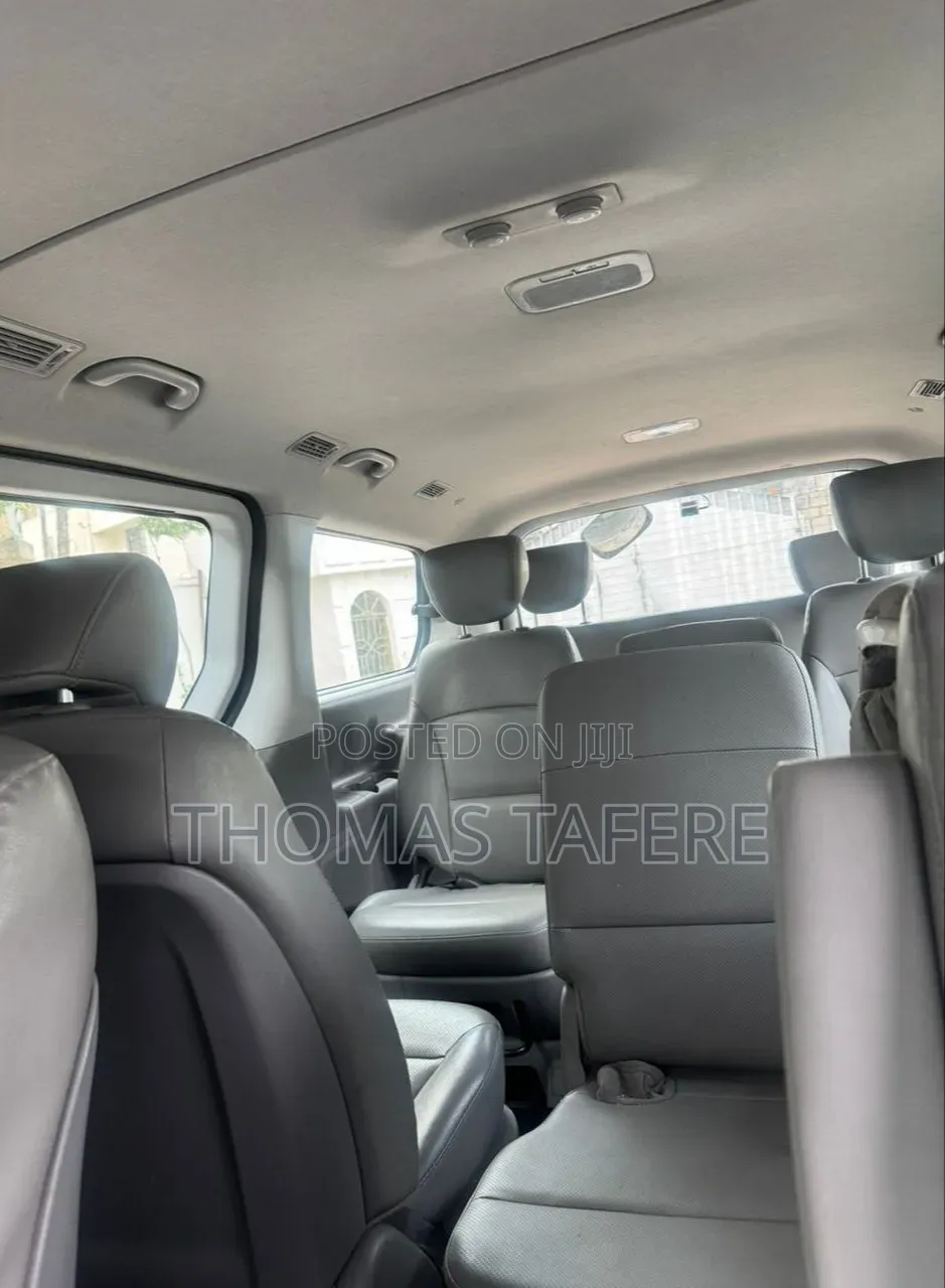 Hyundai Staria 2022 Silver