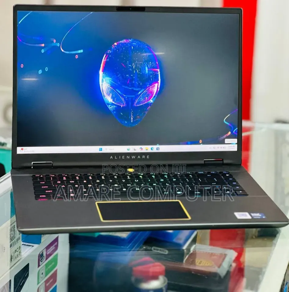 New Laptop Alienware M16 R2 16GB Intel Core Ultra 9 SSD 1T