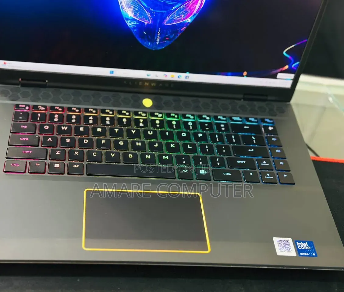 New Laptop Alienware M16 R2 16GB Intel Core Ultra 9 SSD 1T