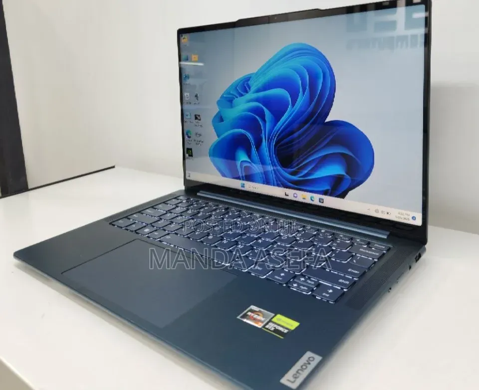 New Laptop Lenovo 16GB AMD Ryzen 7 SSD 512GB