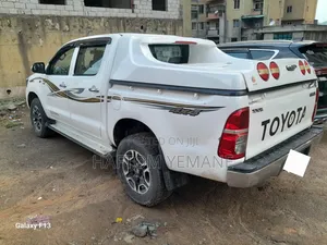 Toyota Hilux 2013 White
