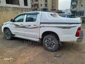 Toyota Hilux 2013 White