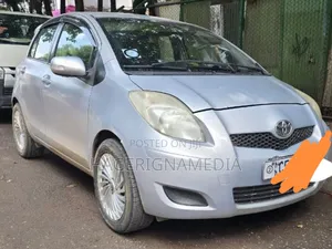 Toyota Yaris 2010 Silver