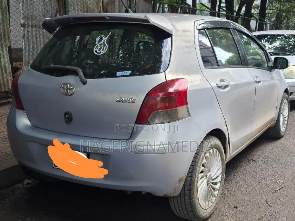 Toyota Yaris 2010 Silver