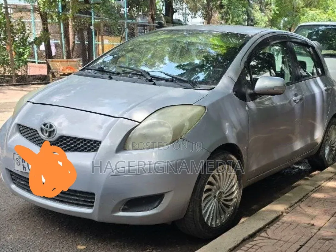 Toyota Yaris 2010 Silver