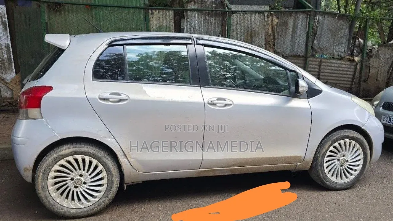 Toyota Yaris 2010 Silver