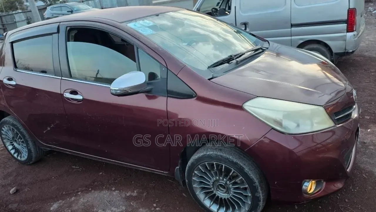Toyota Yaris 2011 Brown