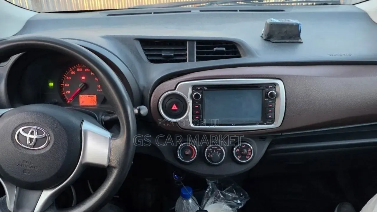 Toyota Yaris 2011 Brown