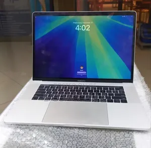 New Laptop Apple MacBook Pro 2018 16GB Intel Core i7 SSD 256GB