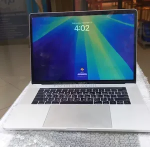 New Laptop Apple MacBook Pro 2018 16GB Intel Core i7 SSD 256GB