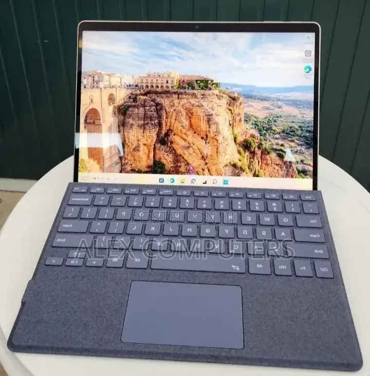 New Laptop Microsoft Surface Pro 9 16GB Intel Core i7 SSD 512GB