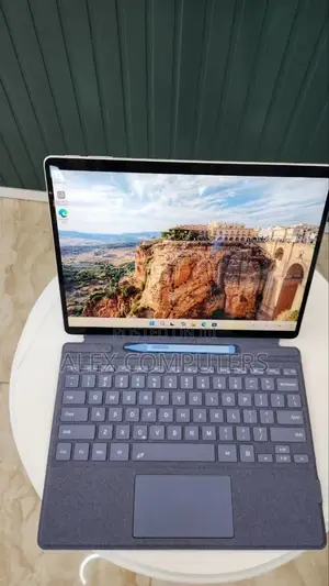 New Laptop Microsoft Surface Pro 9 16GB Intel Core i7 SSD 512GB