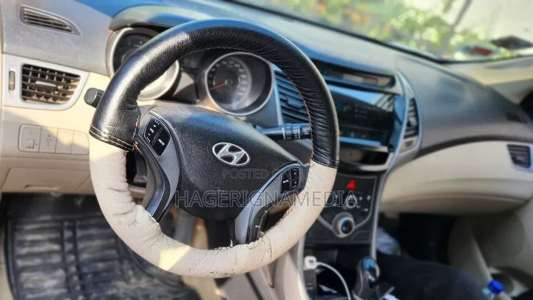 Hyundai Avante 2015 Blue