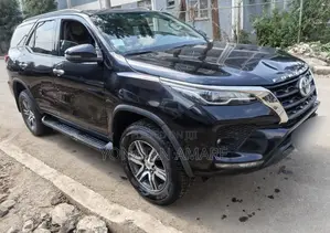 Toyota Fortuner 2022 Black