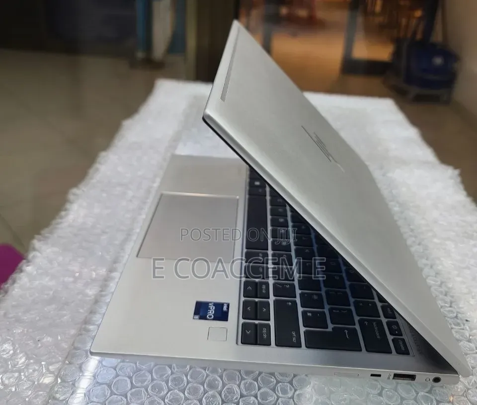 New Laptop HP EliteBook 830 G9 16GB Intel Core i5 SSD 512GB