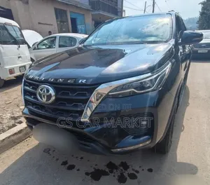 Toyota Fortuner 2022 Black