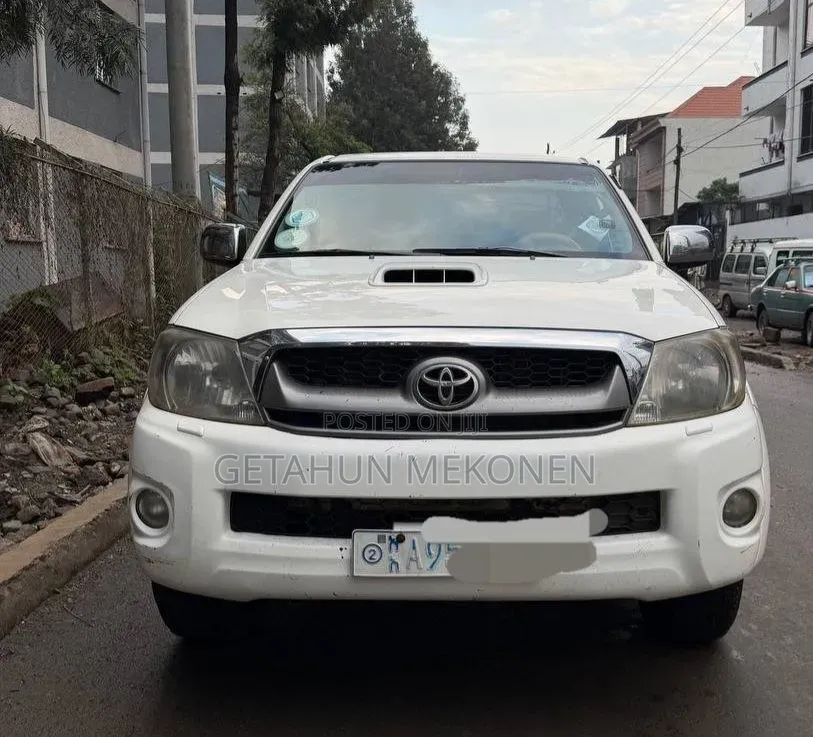 Toyota Hilux 2010 White