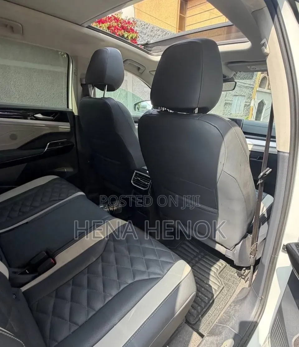 Volkswagen ID.6 2024 White