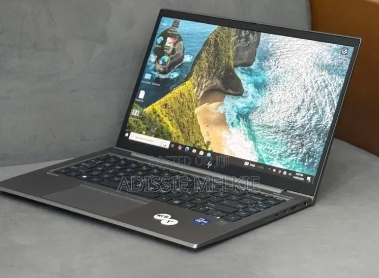 New Laptop HP ZBook Firefly G8 16GB Intel Core i5 SSD 512GB