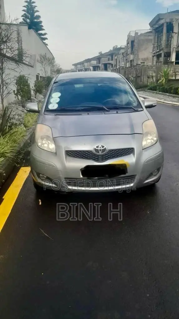 Toyota Yaris 2010 Gray