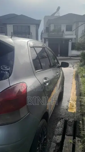Toyota Yaris 2010 Gray
