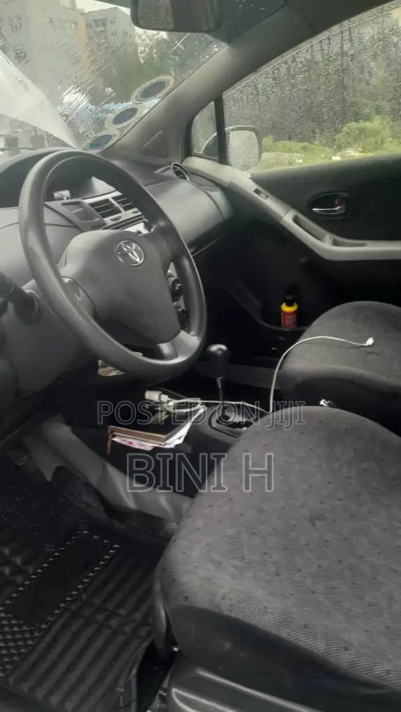 Toyota Yaris 2010 Gray