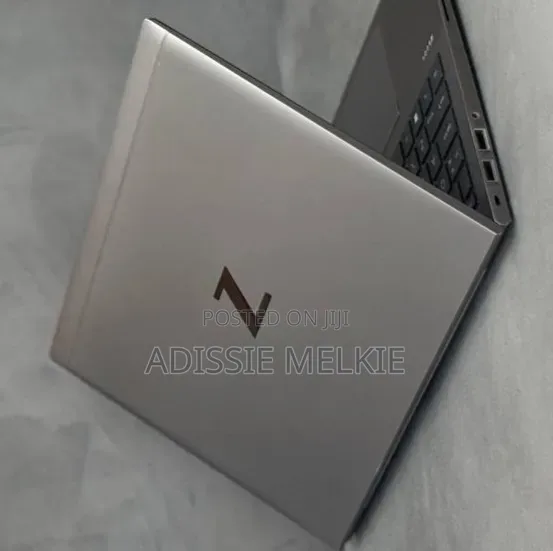 New Laptop HP ZBook Firefly G8 16GB Intel Core i5 SSD 512GB
