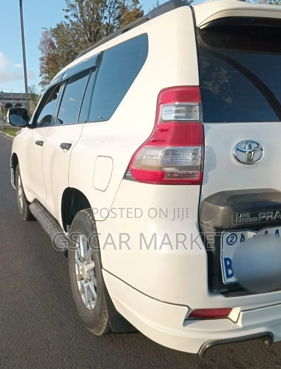 Toyota Land Cruiser Prado 2011 White