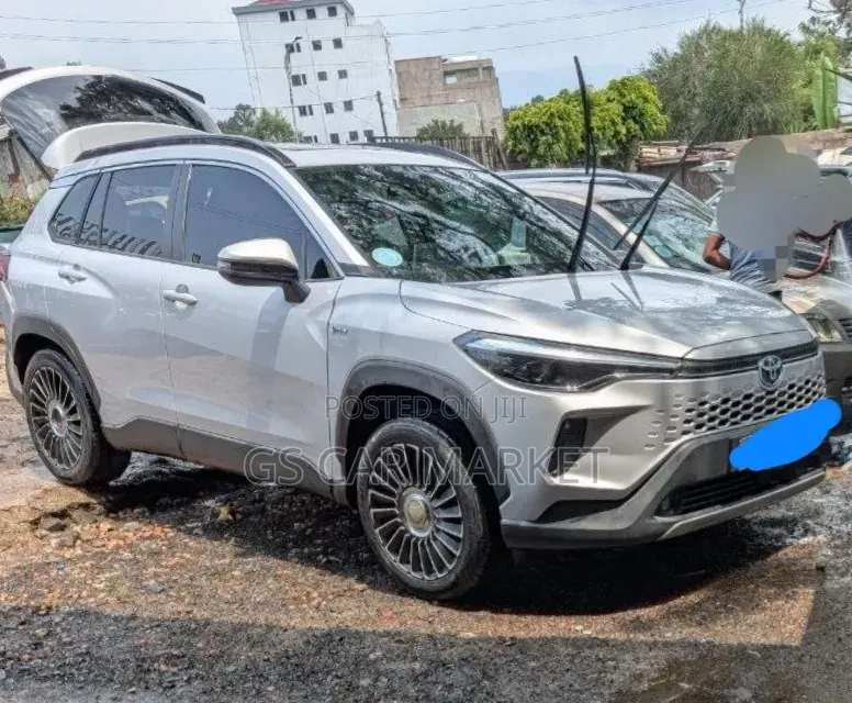 Toyota Corolla Cross Hybrid XSE AWD 2025 Silver