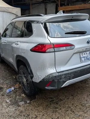 Toyota Corolla Cross Hybrid XSE AWD 2025 Silver