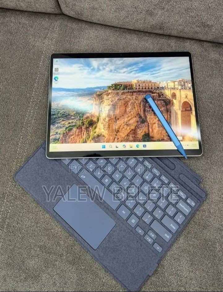 New Laptop Microsoft Surface Pro 9 16GB Intel Core i7 SSD 512GB
