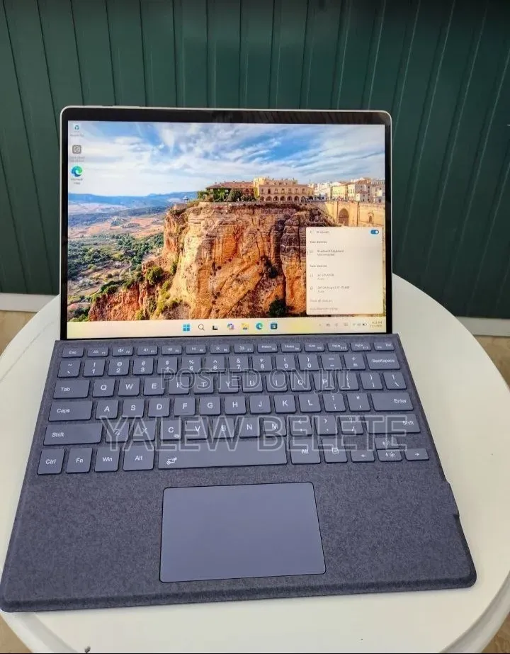 New Laptop Microsoft Surface Pro 9 16GB Intel Core i7 SSD 512GB