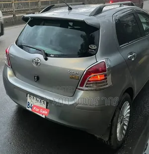 Toyota Yaris Base Hatchback 3dr 2010 Gray