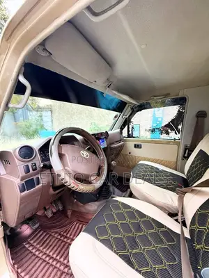 Toyota Land Cruiser 2012 Gold