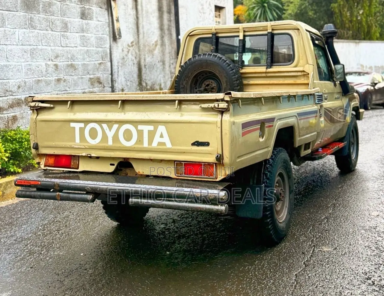 Toyota Land Cruiser 2012 Gold