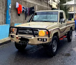 Toyota Land Cruiser 2012 Gold