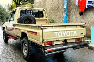 Toyota Land Cruiser 2012 Gold