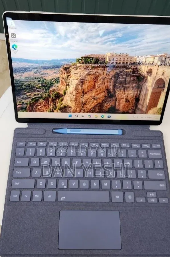 New Laptop Microsoft Surface Pro 9 16GB Intel Core i7 SSD 512GB
