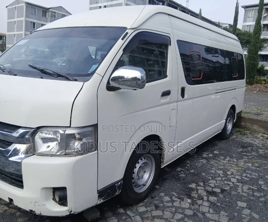 Toyota HiAce 2013 White