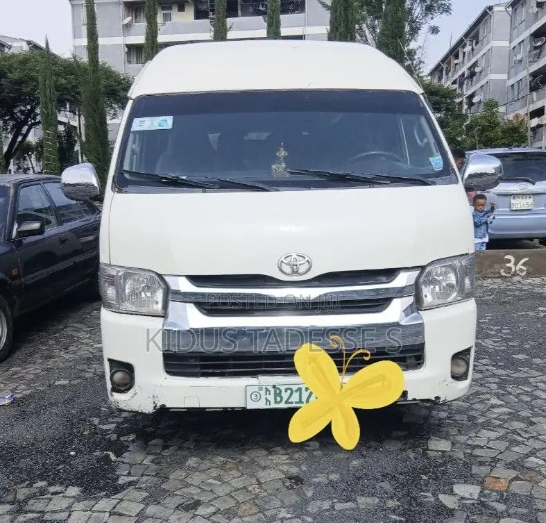 Toyota HiAce 2013 White