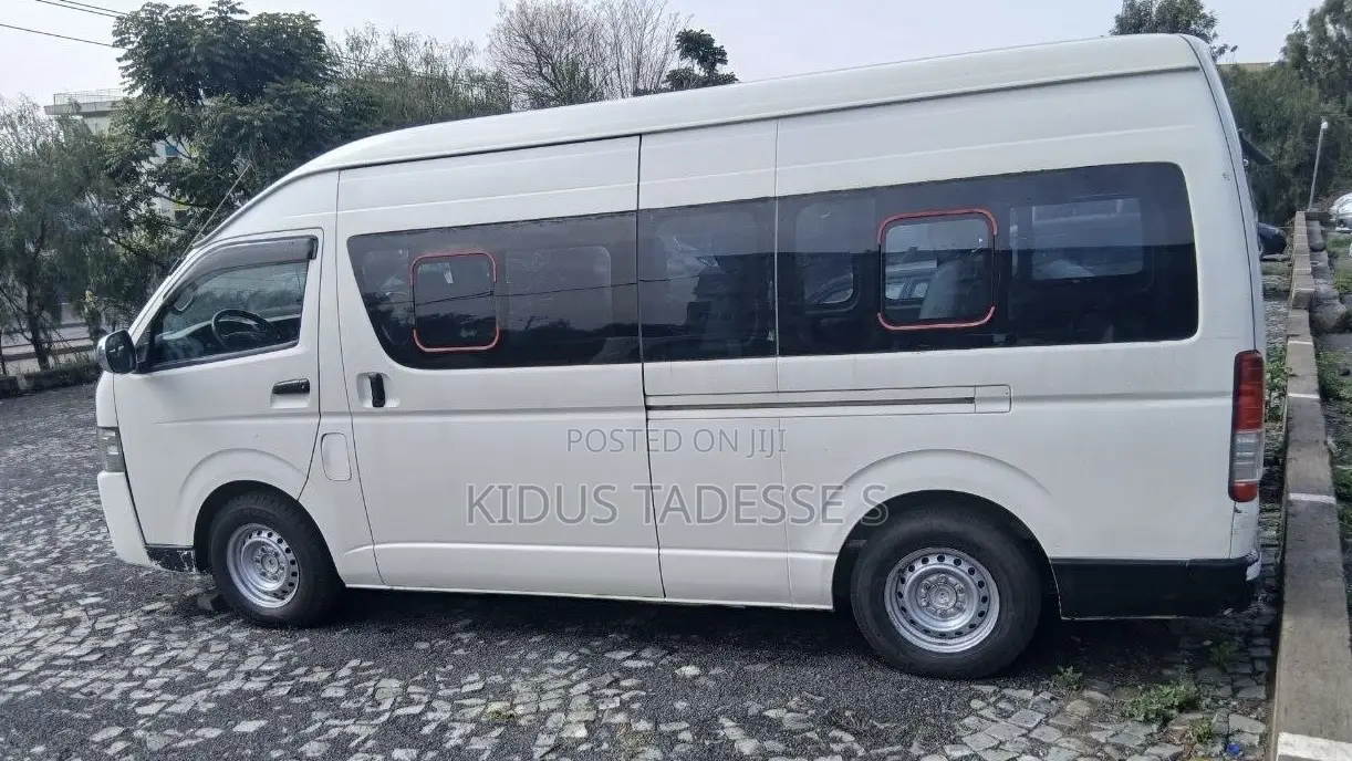 Toyota HiAce 2013 White