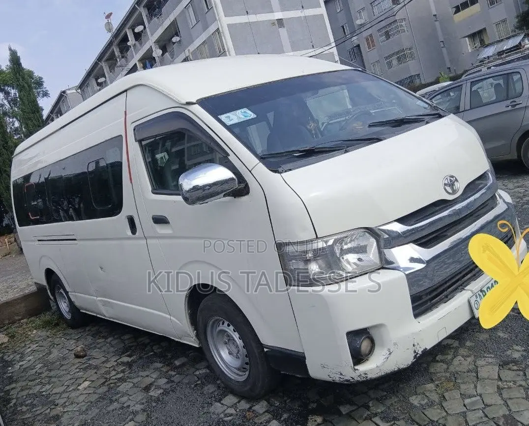 Toyota HiAce 2013 White