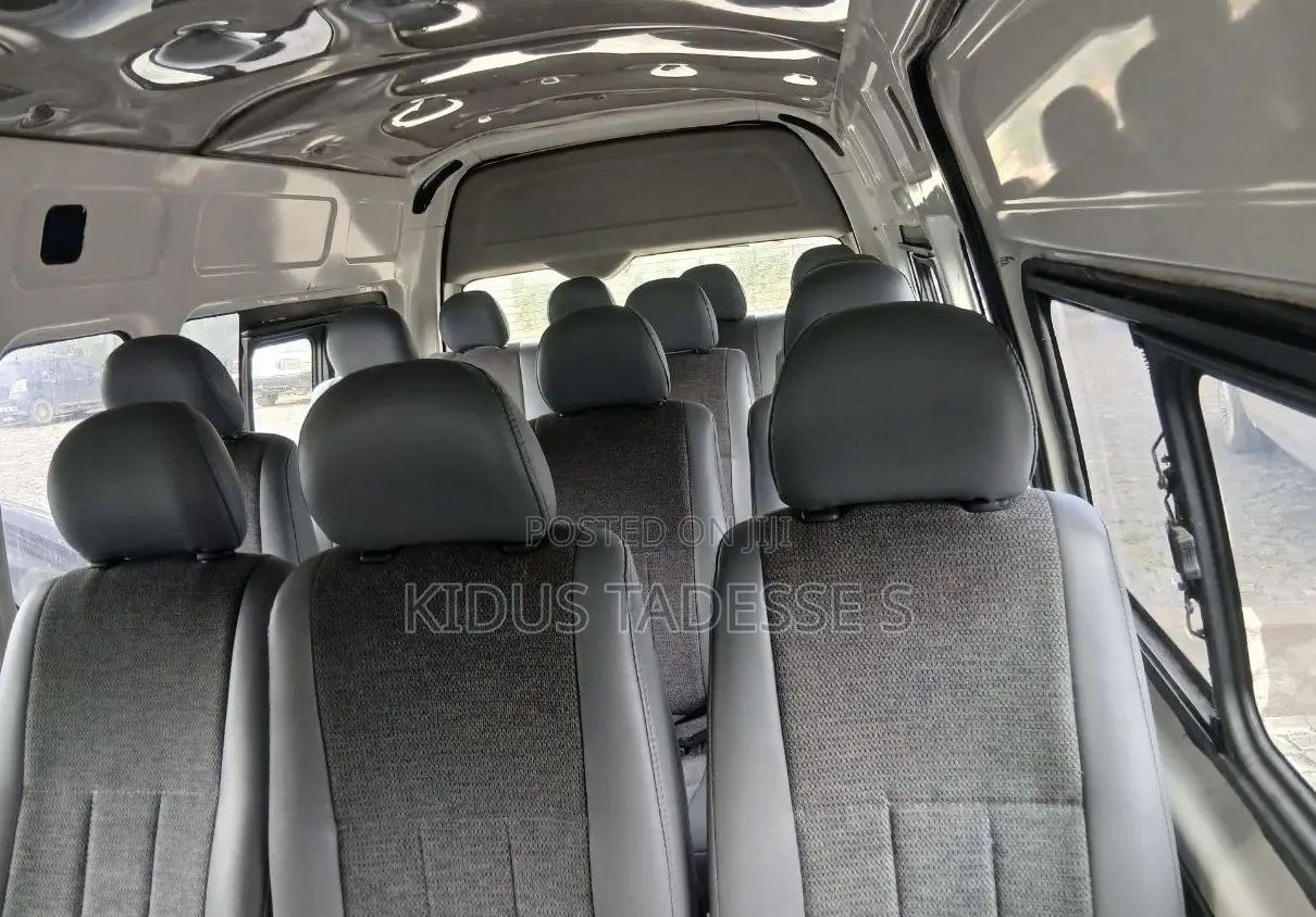 Toyota HiAce 2013 White