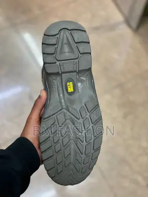 Safety Jogger Medium Cut Steel Toe Working Safety Shoes