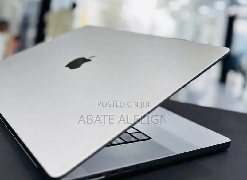New Laptop Apple MacBook Pro 2020 M1 16GB Apple M1 Pro SSD 512GB