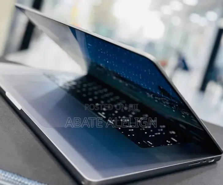 New Laptop Apple MacBook Pro 2020 M1 16GB Apple M1 Pro SSD 512GB