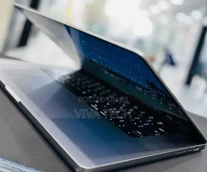 New Laptop Apple MacBook Pro 2020 M1 16GB Apple M1 Pro SSD 512GB
